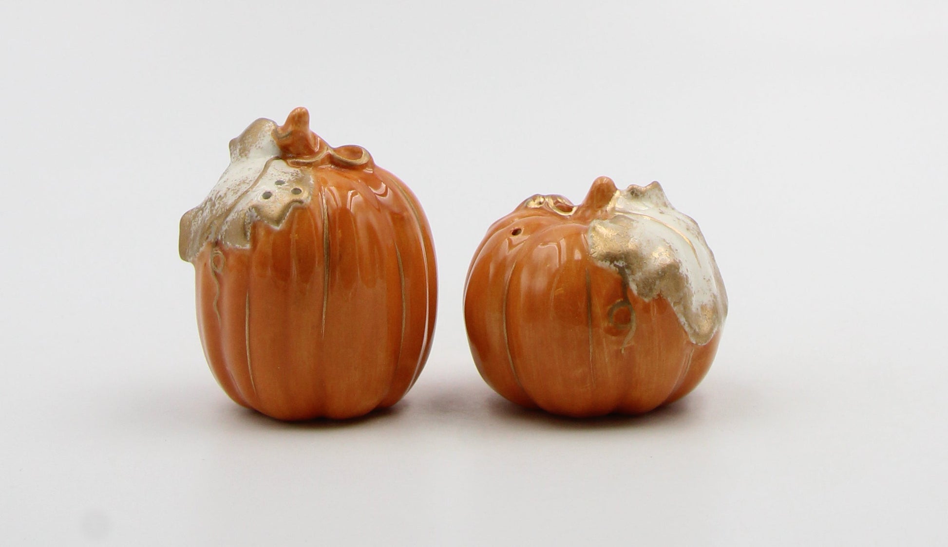 Ceramic Autumn Harvest Pumpkins Salt and Pepper Home Décor Gift for Her Mom Kitchen Décor Fall Décor Thanksgiving Décor