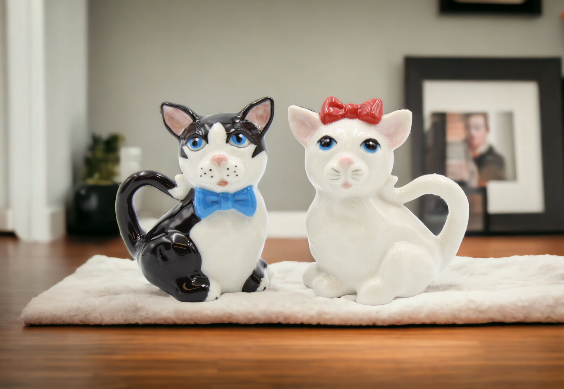 Ceramic Black and White Cats Salt And Pepper Shakers Home Décor Gift for Her Gift for Mom Kitchen Décor Cat Lovers Gift
