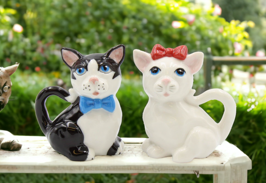 Ceramic Black and White Cats Salt And Pepper Shakers Home Décor Gift for Her Gift for Mom Kitchen Décor Cat Lovers Gift