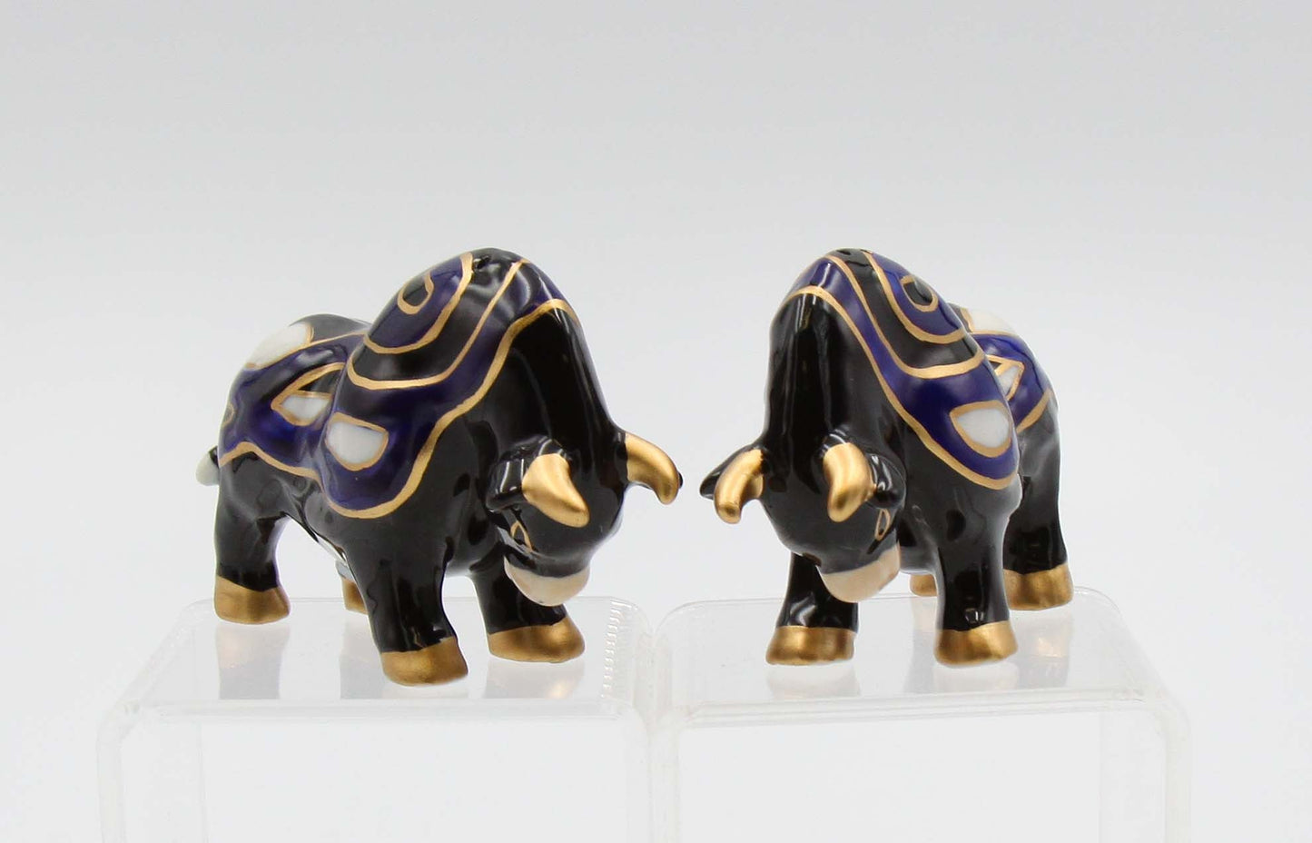 Black Bull Salt And Pepper Shaker Set - kevinsgiftshoppe