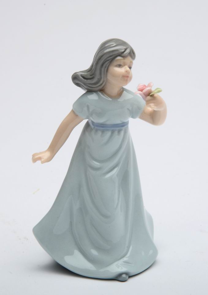 Ceramic Breezy Spring Time Girl Figurine Home Décor Gift for Her Gift for Mom Nature Lover Gift Vintage Decor - Figurine