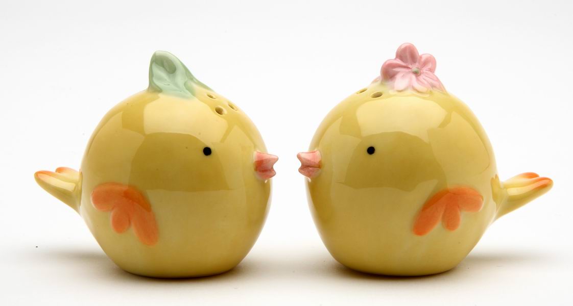 Ceramic Chicken Salt and Pepper Shakers Home Décor Gift for Her Mom Kitchen Décor Farmhouse Décor Nature Lover Gift