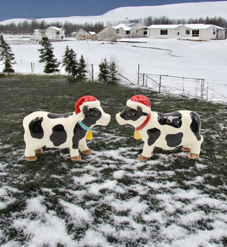 Ceramic Christmas Cow Salt and Pepper Shaker Set Christmas Decor Farmhouse Kitchen Decor Gift for Her - Salt & Pepper