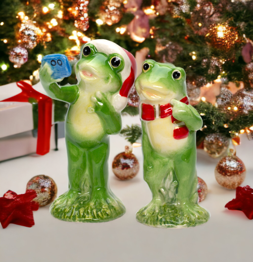Ceramic Christmas Frog Couple Taking A Selfie Salt and Pepper Shakers Home Décor Gift for Her Mom Kitchen Décor