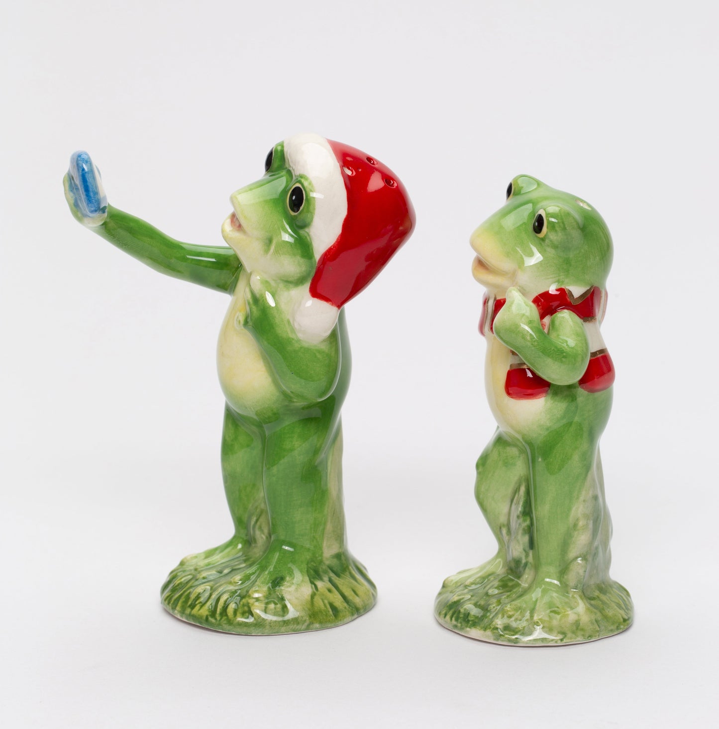 Ceramic Christmas Frog Couple Taking A Selfie Salt and Pepper Shakers Home Décor Gift for Her Mom Kitchen Décor