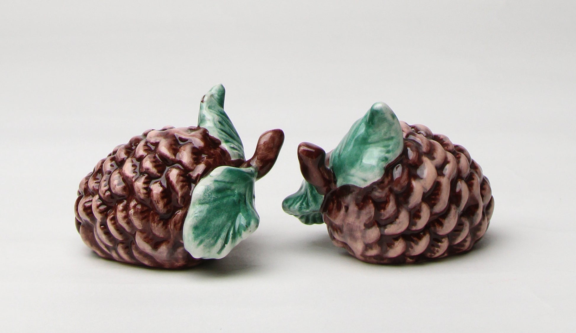 Ceramic Christmas Pine Cone Salt & Pepper Shakers Home Décor Gift for Her Gift for Mom Kitchen Décor Christmas Décor