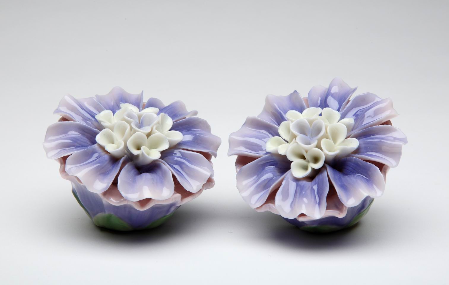 Ceramic Dahlia Flower Salt & Pepper Shakers Home Décor Gift for Her Gift for Mom Kitchen Décor Dining Table Décor
