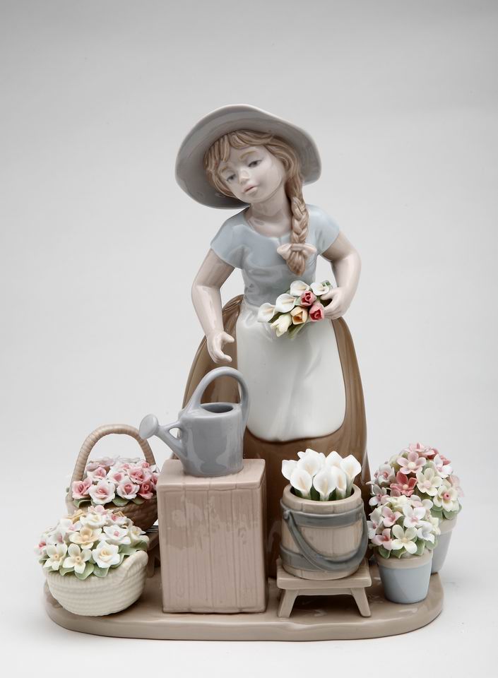 Ceramic Girl with Flower Baskets Figurine Home Décor Gift for Her Mom Farmhouse Kitchen Décor Vintage Decor - Figurine