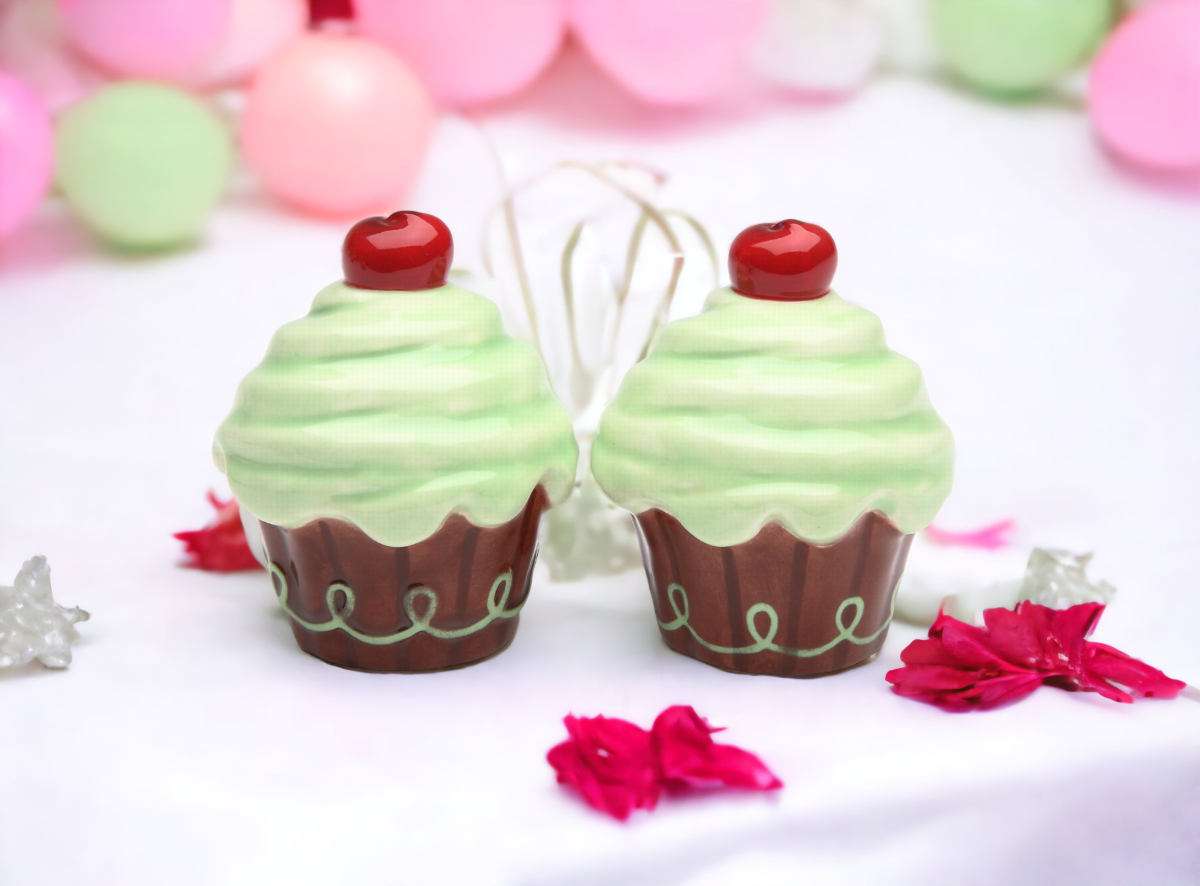 Ceramic Green Cupcake Salt & Pepper Shakers Home Décor Gift for Her Gift for Mom Kitchen Décor Bakery Décor Café Décor