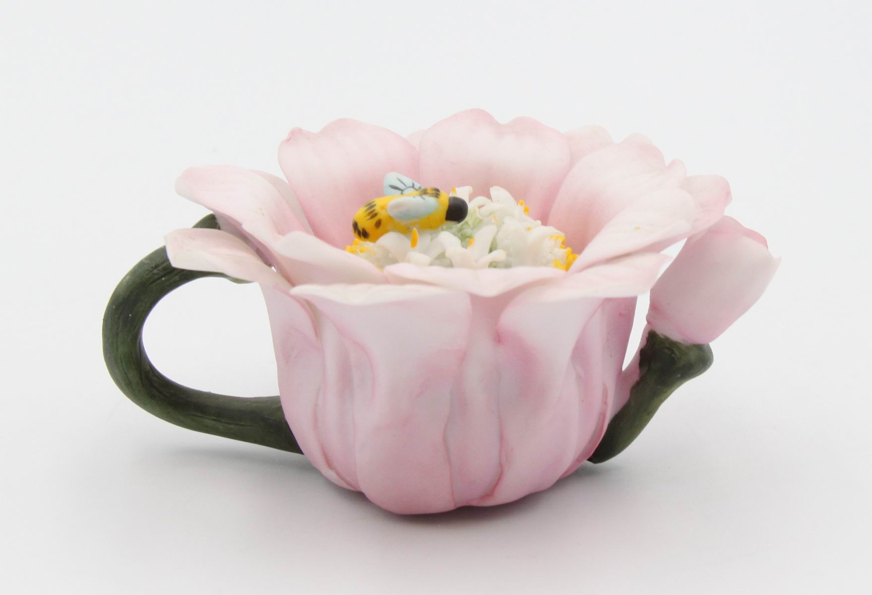 Ceramic Mini Size Ceramic Daisy Flower Teapot with Bumblebee Figurine Gift for Her Gift for Mom Tea Party Décor Café