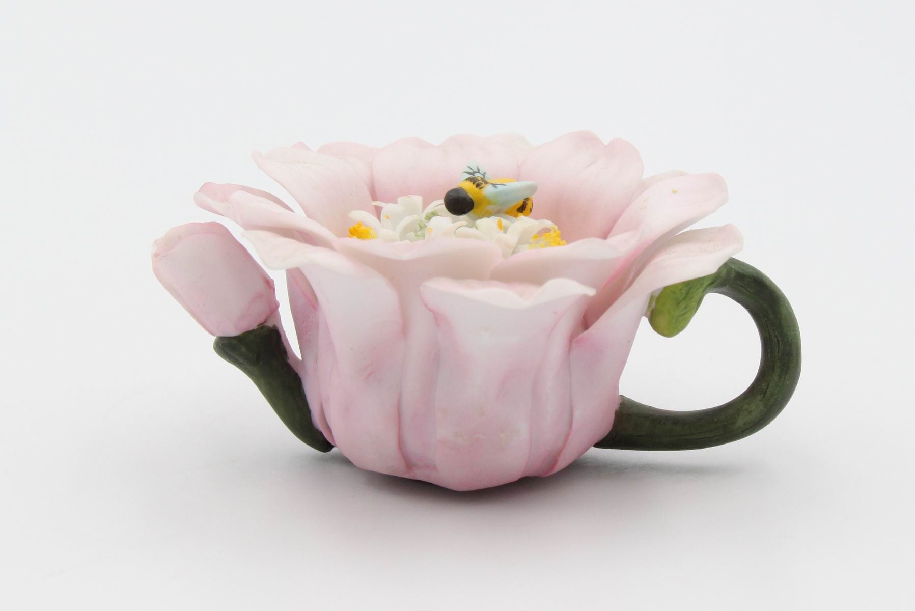Ceramic Mini Size Ceramic Daisy Flower Teapot with Bumblebee Figurine Gift for Her Gift for Mom Tea Party Décor Café