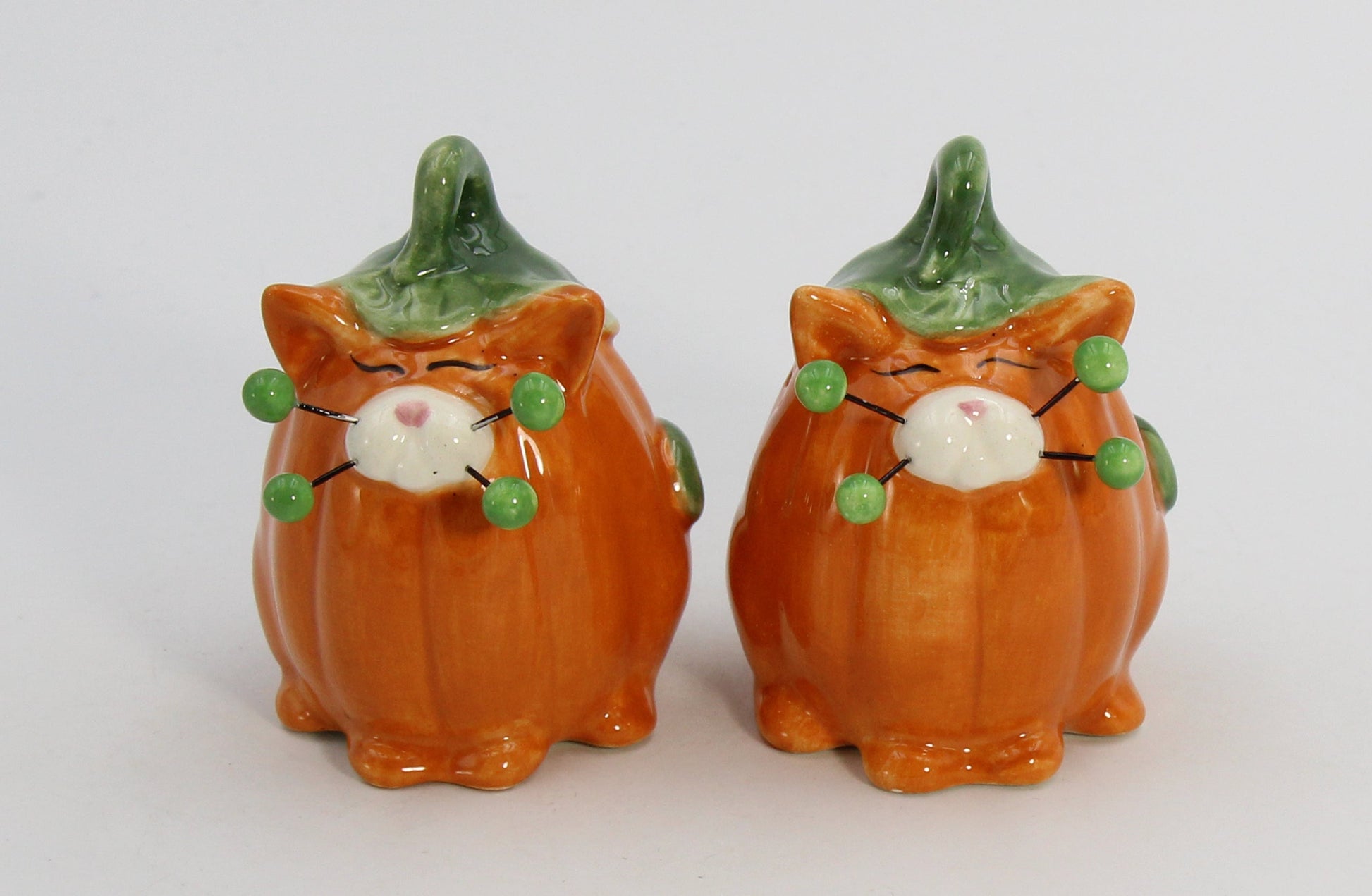 Ceramic Pumpkin Cats with Beaded Whiskers Salt and Pepper Gift for Her Gift for Mom Kitchen Décor Fall Décor Halloween