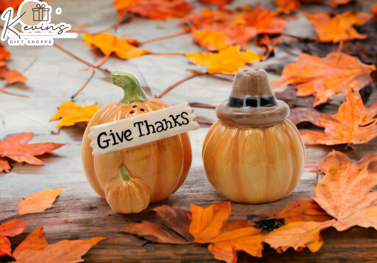 Ceramic Pumpkins with Pilgrim Hat and ’Give Thanks’ Salt and Pepper Gift for Her Mom Kitchen Décor Fall Décor