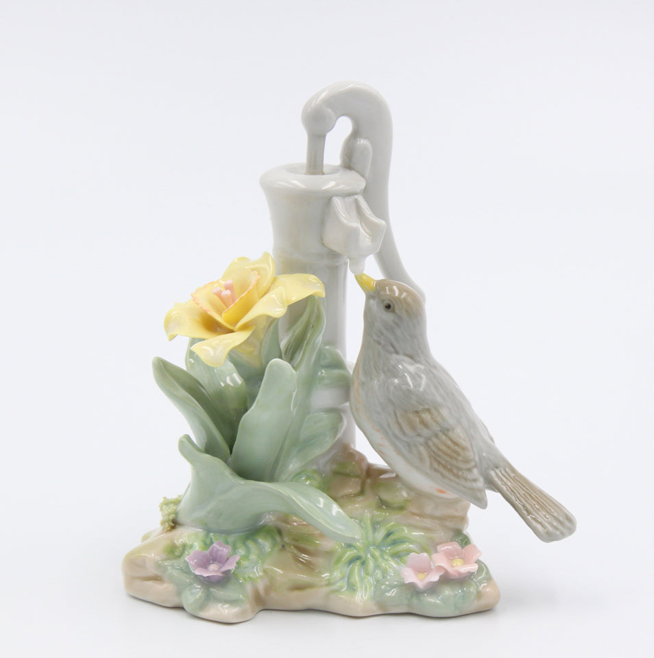 Ceramic Robin Bird with Narcissus Flower Figurine Home Décor Gift for Her Gift for Mom Kitchen Décor Birdwatcher Gift