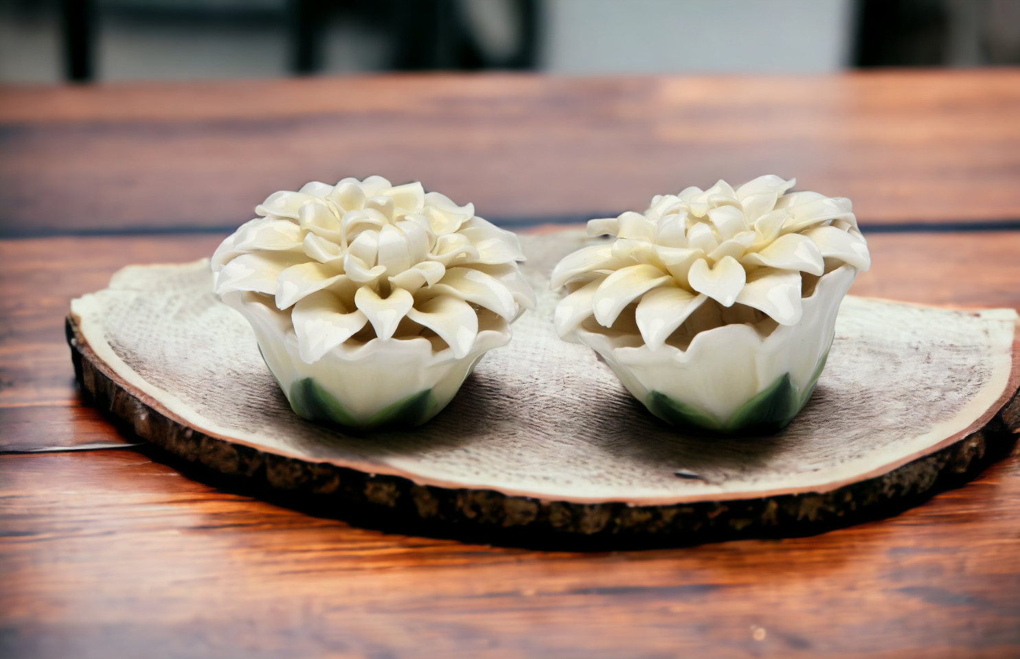 Ceramic White Daisy Flower Salt & Pepper Shakers Home Décor Gift for Her Gift for Mom Kitchen Décor Wedding Decor