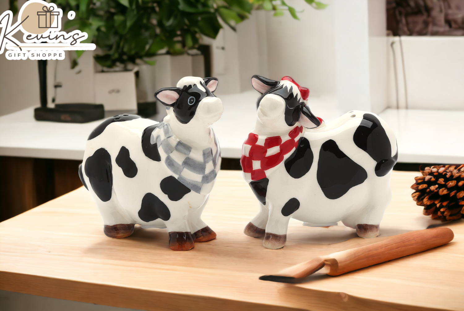 Hand Painted Ceramic Cow Salt & Pepper Shakers Home Décor Gift for Her Gift for Mom Kitchen Décor Dining Table Décor