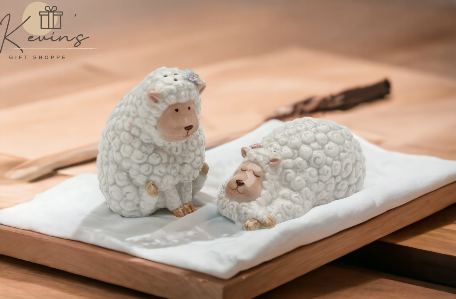 Hand Painted Ceramic Sheep Salt & Pepper Shakers Home Décor Gift for Her Gift for Mom Kitchen Décor Dining Table Décor