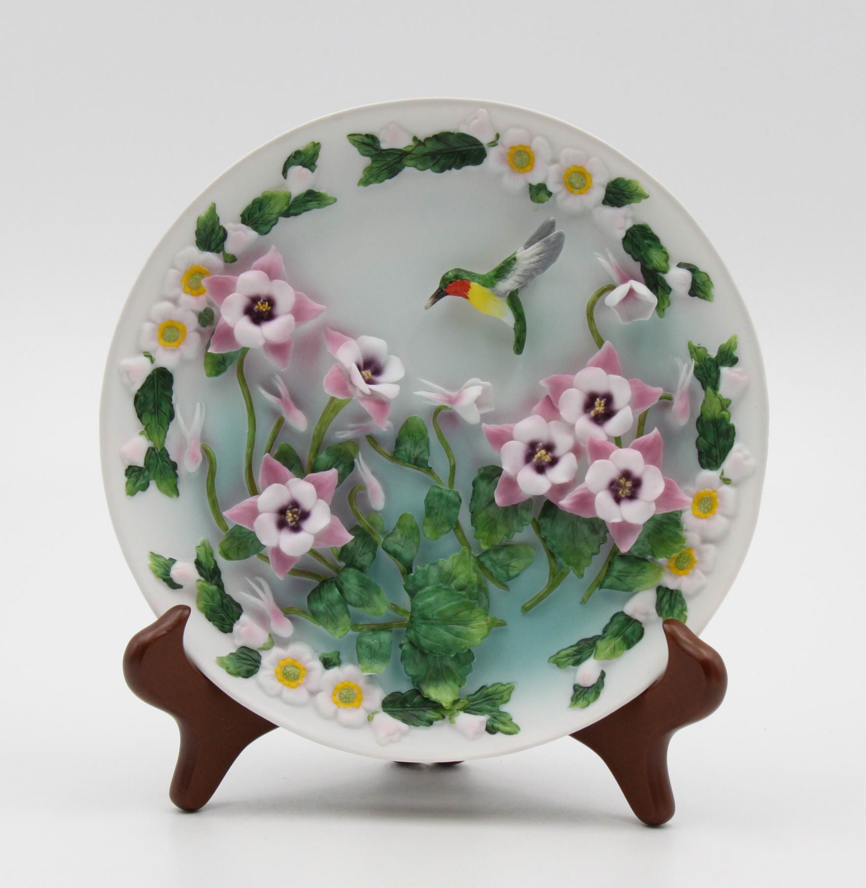 Hummingbird with Columbine Flowers Decor Plate with Stand Home Décor Gift for Her Mom Kitchen Décor Birdwatcher Gift