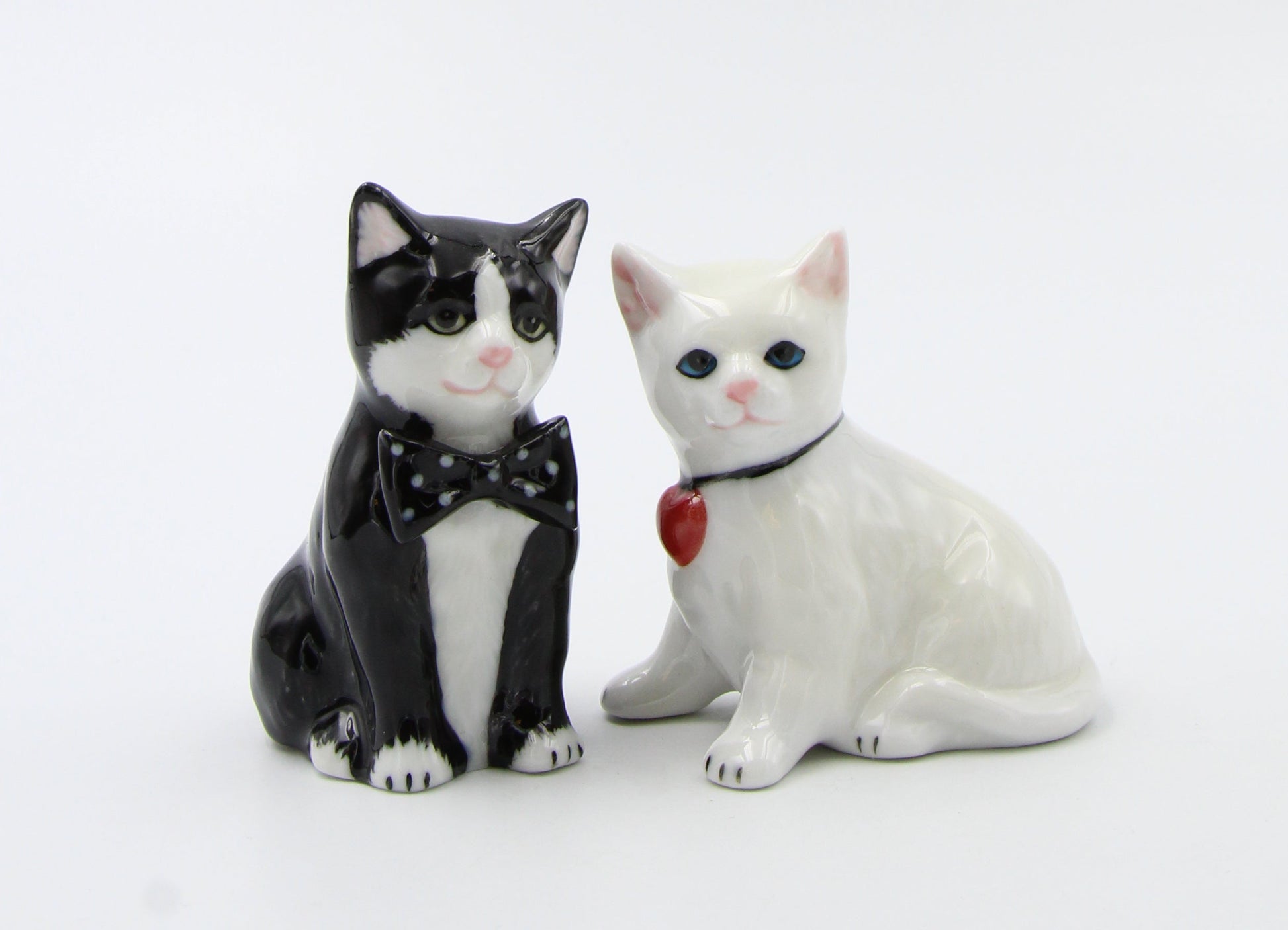 The Purr-fect Couple: Ceramic Valentine’s Day Cats Salt And Pepper Shakers Home Décor Gift for Her or Mom Kitchen Décor