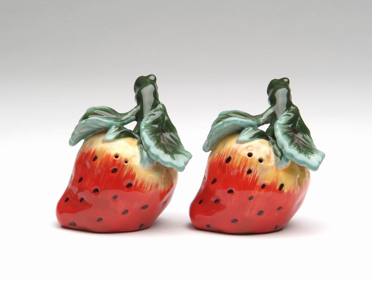 Strawberry Salt & Pepper - kevinsgiftshoppe