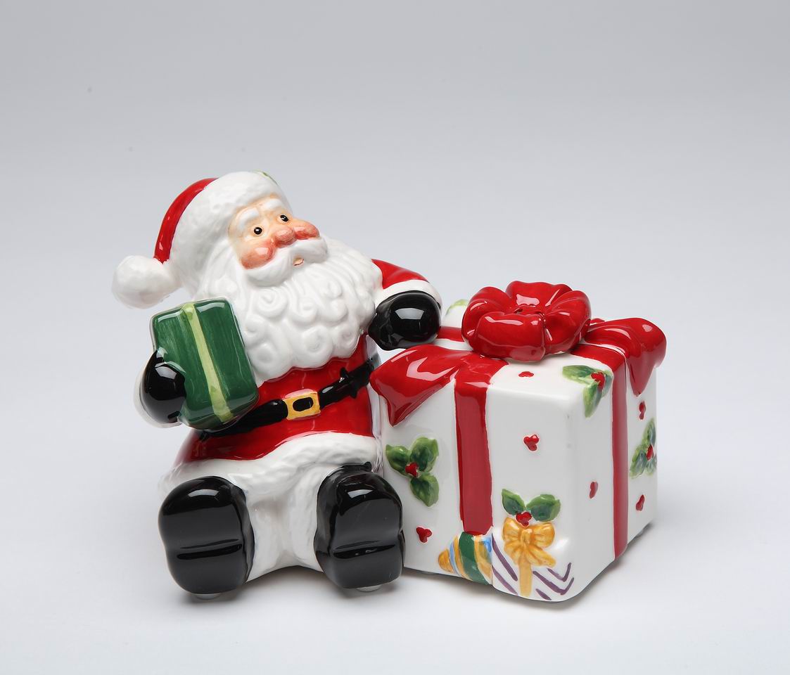 Ceramic Christmas Santa With Gift Salt And Pepper Shaker Set, Home Décor, Gift for Her, Gift for Mom, Kitchen Décor, Christmas Décor