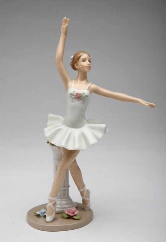 Ballerina In Point Position - kevinsgiftshoppe