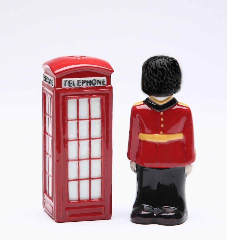 English Guardsman And Telephone Booth Salt & Pepper - kevinsgiftshoppe