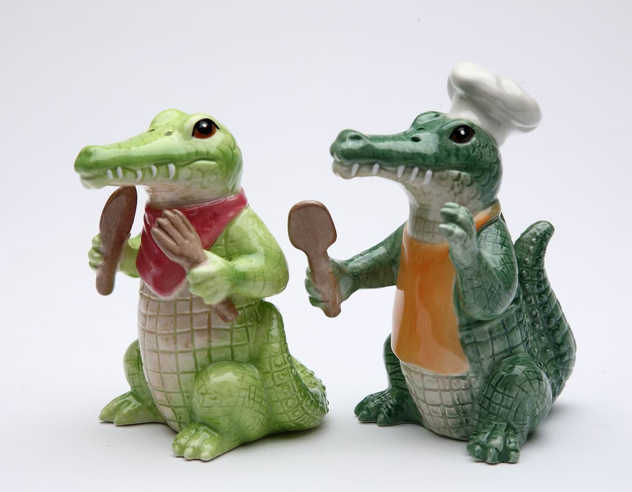 Alligator Chef Salt & Pepper Shakers - kevinsgiftshoppe