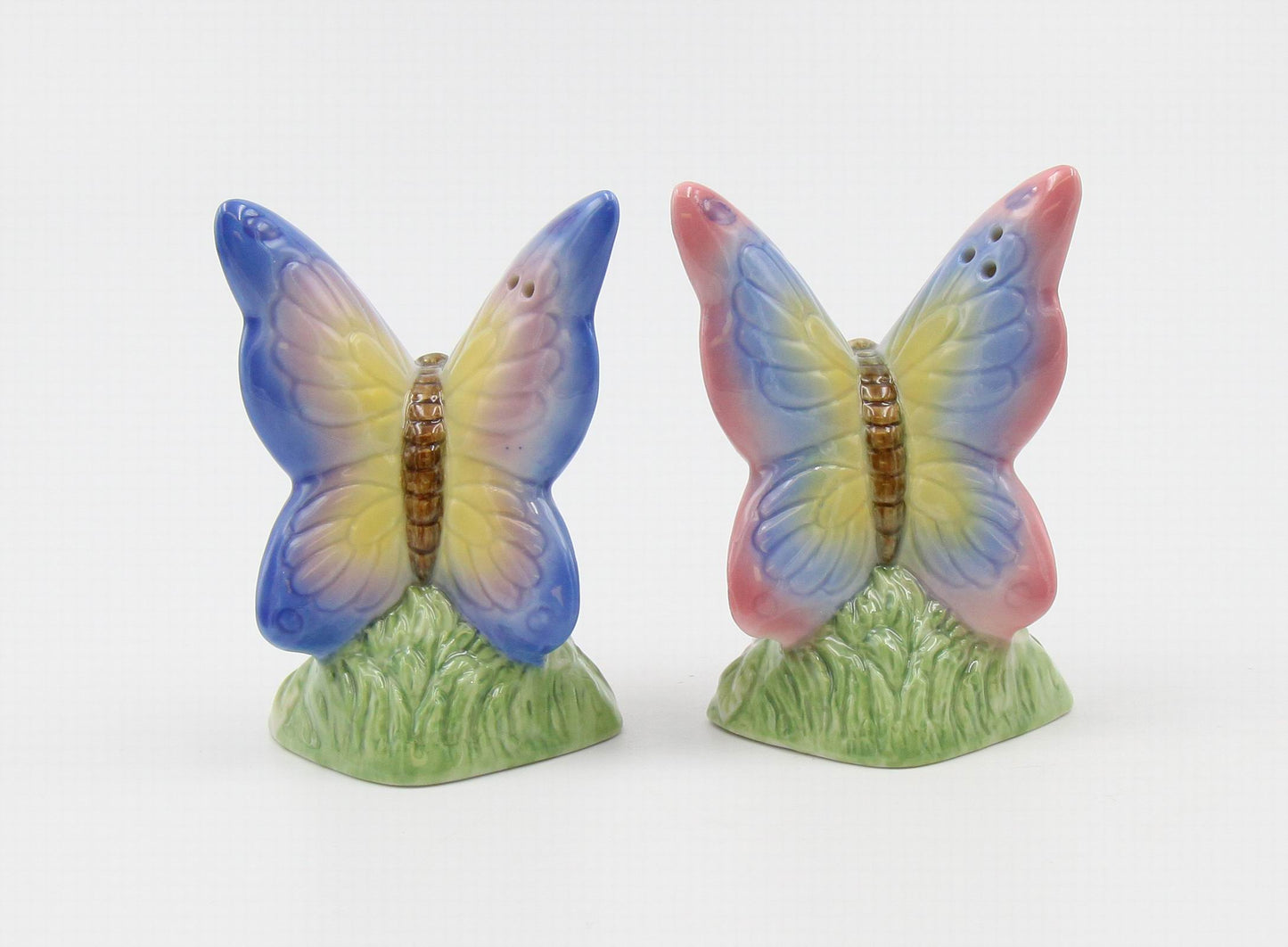 Ceramic Butterfly Salt and Pepper Shakers, Home Décor, Gift for Her, Gift for Mom, Kitchen Décor