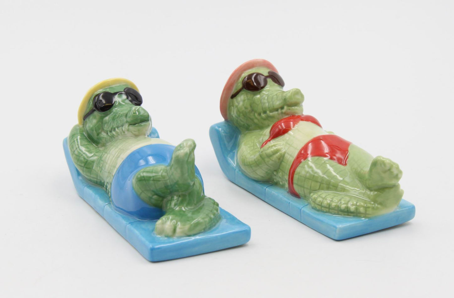 Alligator Tanning Salt And Pepper Shakers - kevinsgiftshoppe