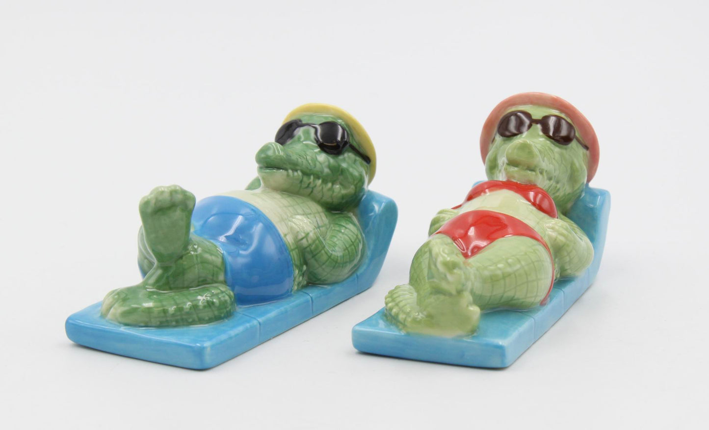 Ceramic Alligator Couple Bathing in the Sun Salt and Pepper Shakers, Home Décor, Gift for Her, Gift for Mom, Kitchen Décor