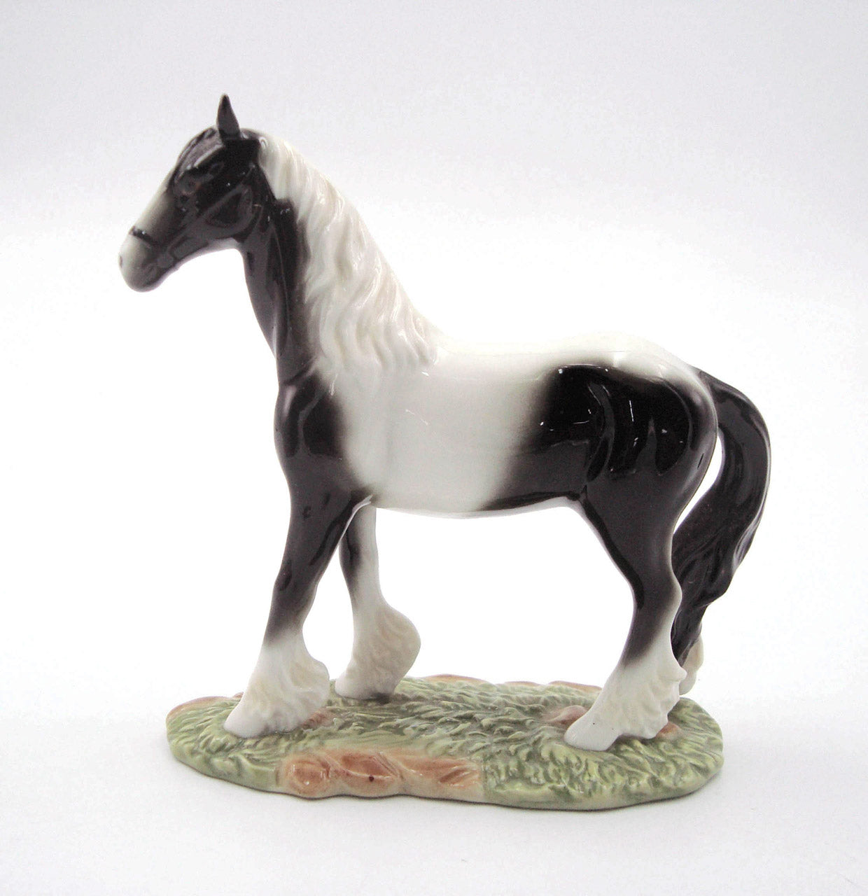 Black And White Horse Figurine - kevinsgiftshoppe