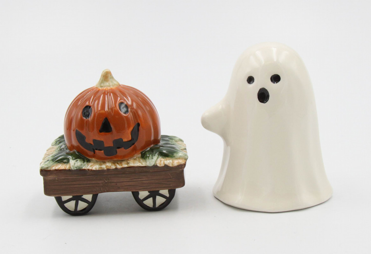 Casper And Pumpkin Wagon Halloween Salt And Pepper - kevinsgiftshoppe