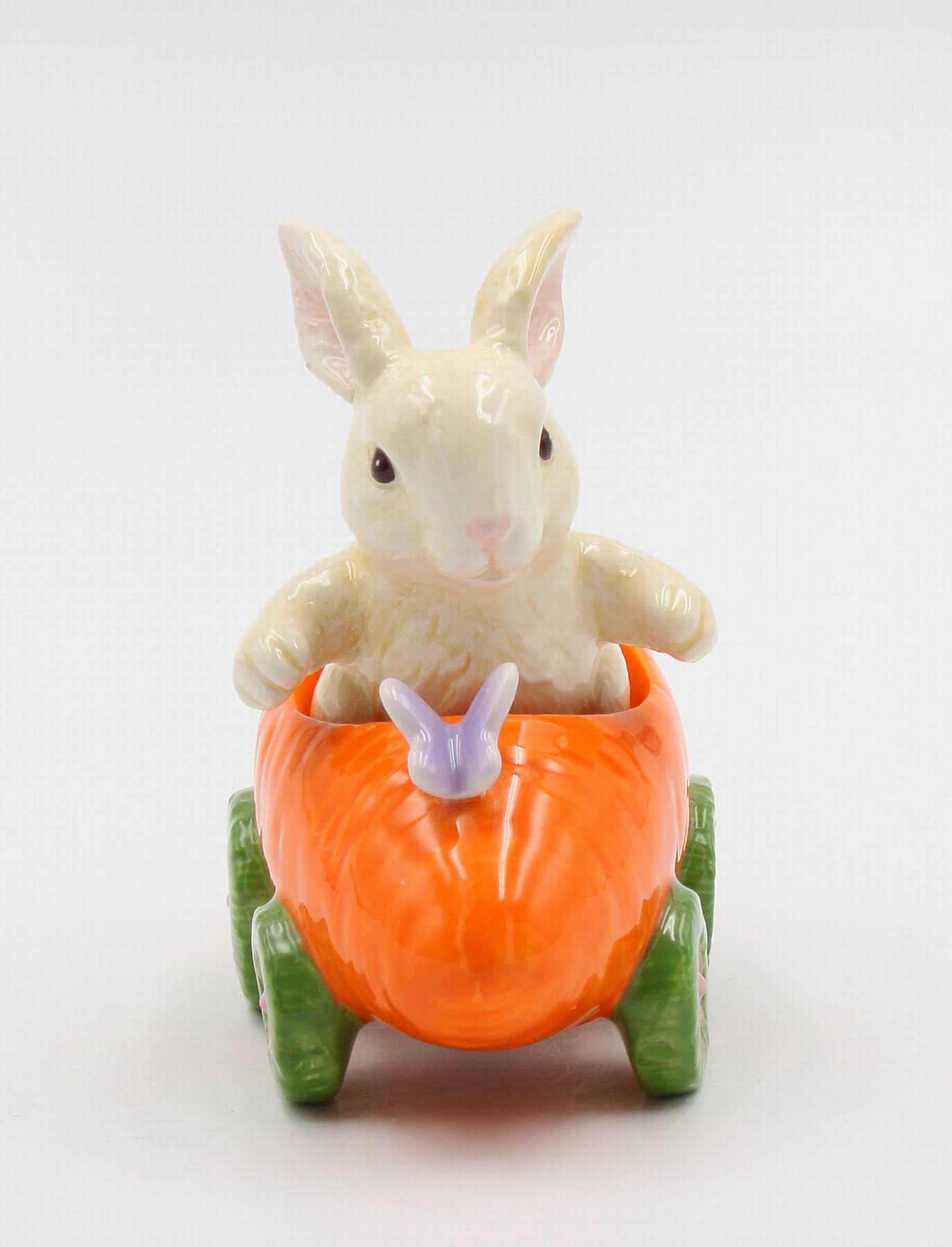 Easter Rabbit In Carrot Car Salt And Pepper - kevinsgiftshoppe