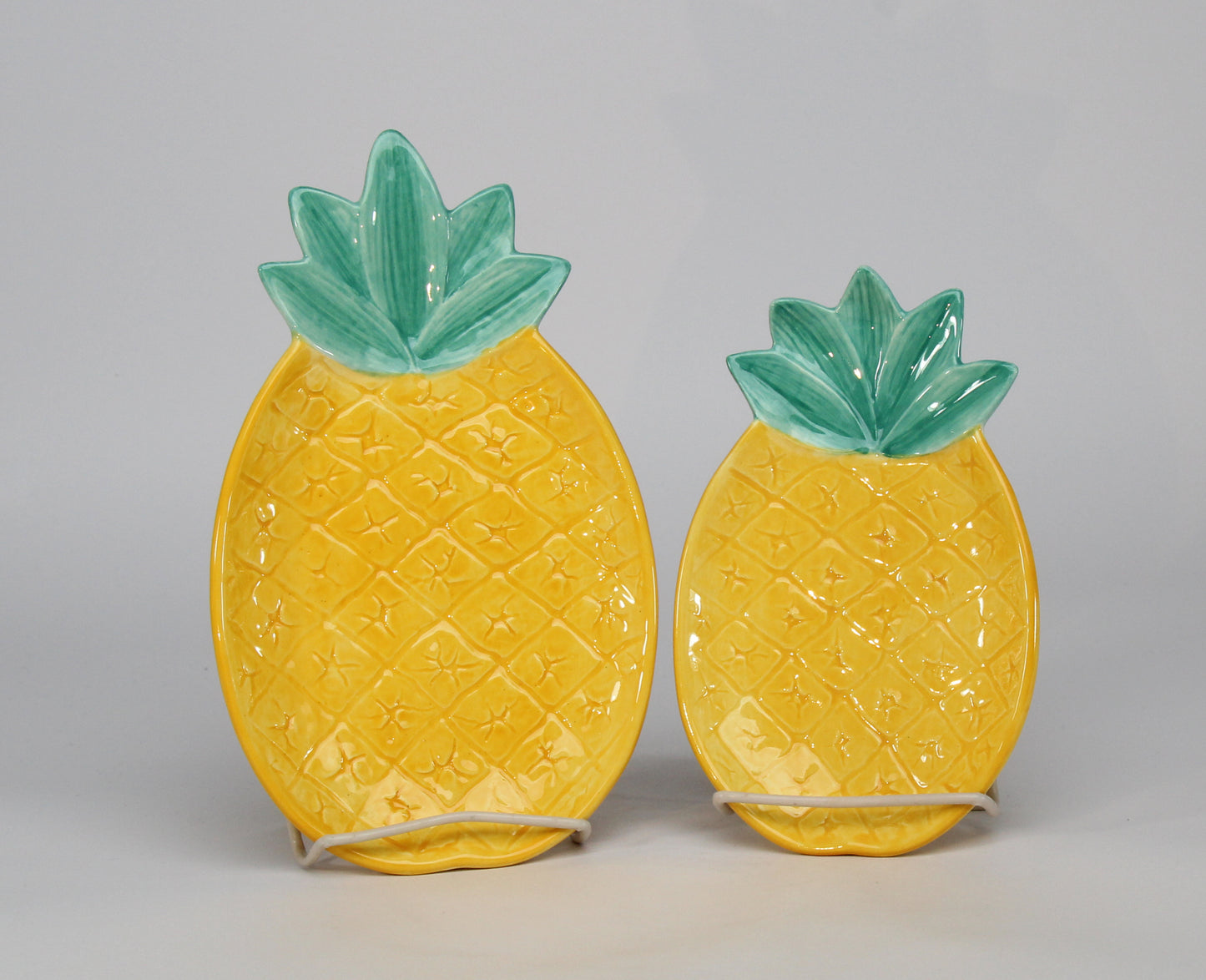 Hand Painted Ceramic Pineapple Plates - Set of 2, Home Décor, Gift for Her, Gift for Mom, Kitchen Décor, Summer Decor