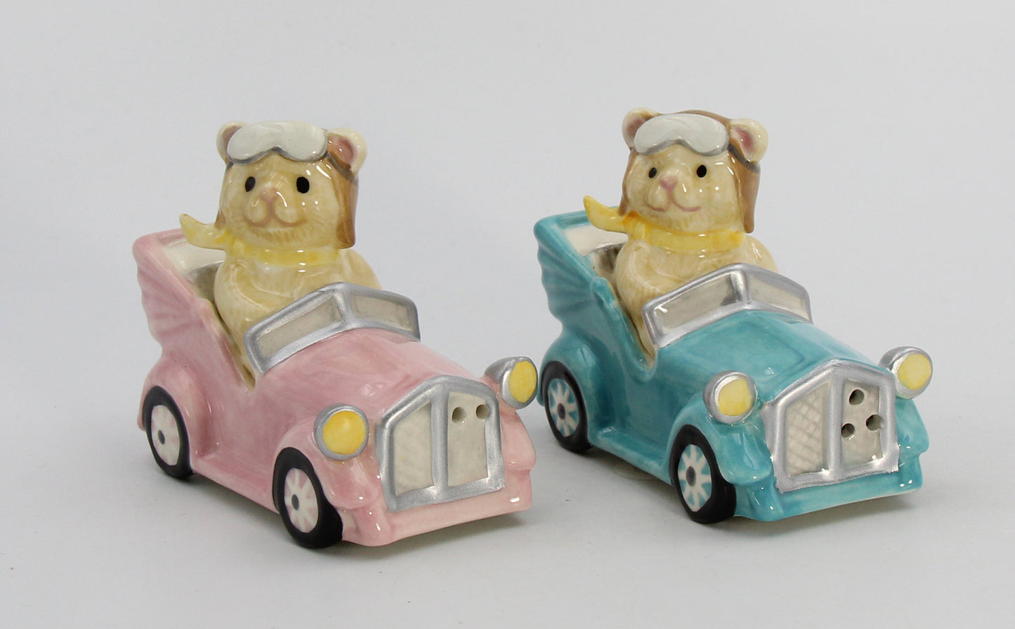 Ceramic Teddy Bear Couple Driving Car Salt and Pepper Shakers, Home Décor, Gift for Her, Gift for Mom, Kitchen Décor