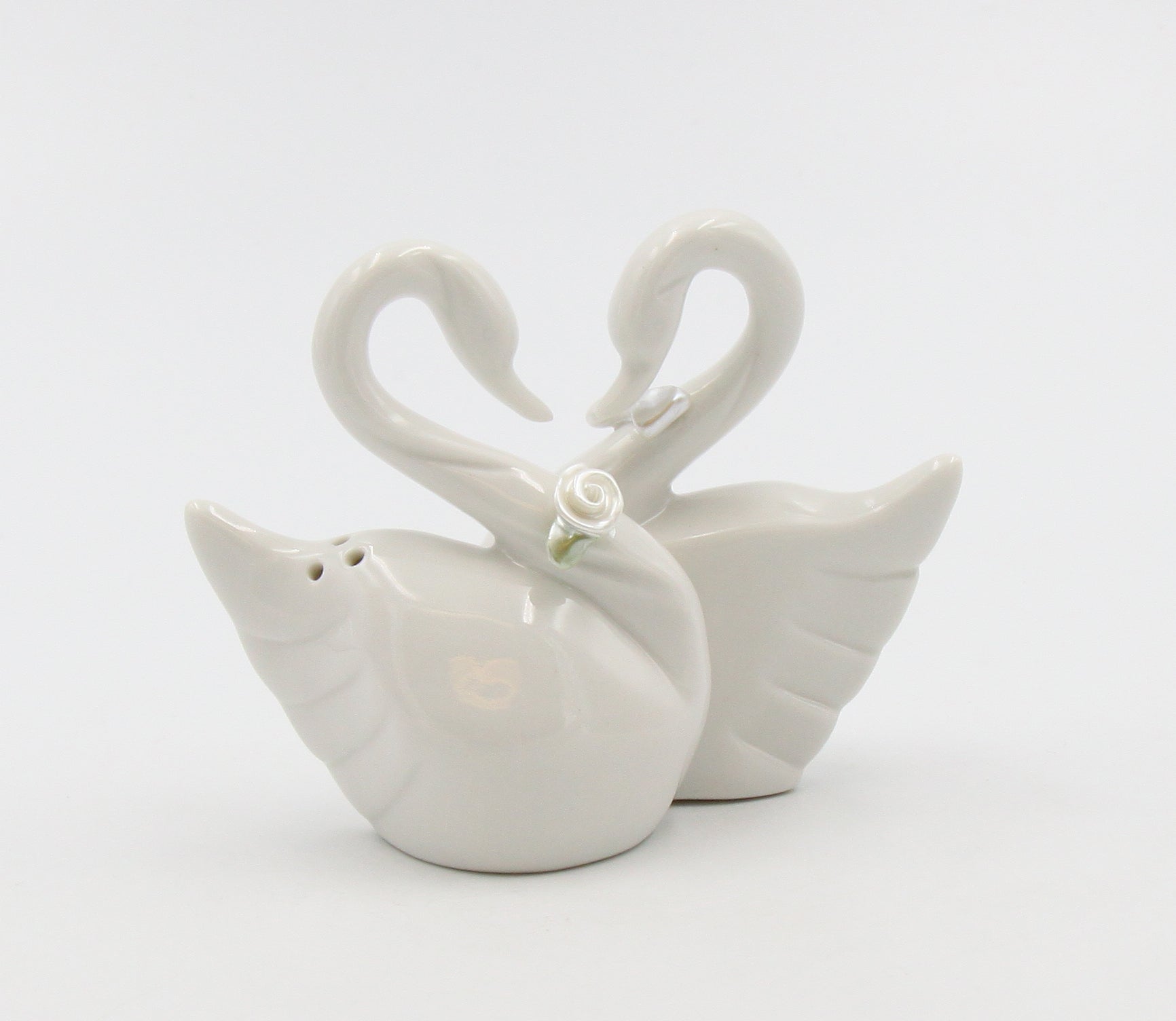 Swan Couple Salt & Pepper - kevinsgiftshoppe