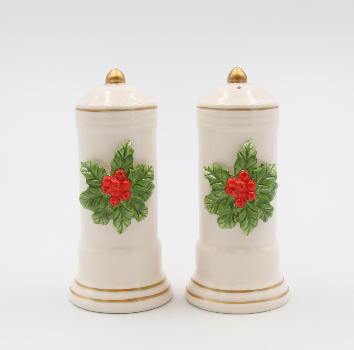 Holly Salt And Pepper - kevinsgiftshoppe