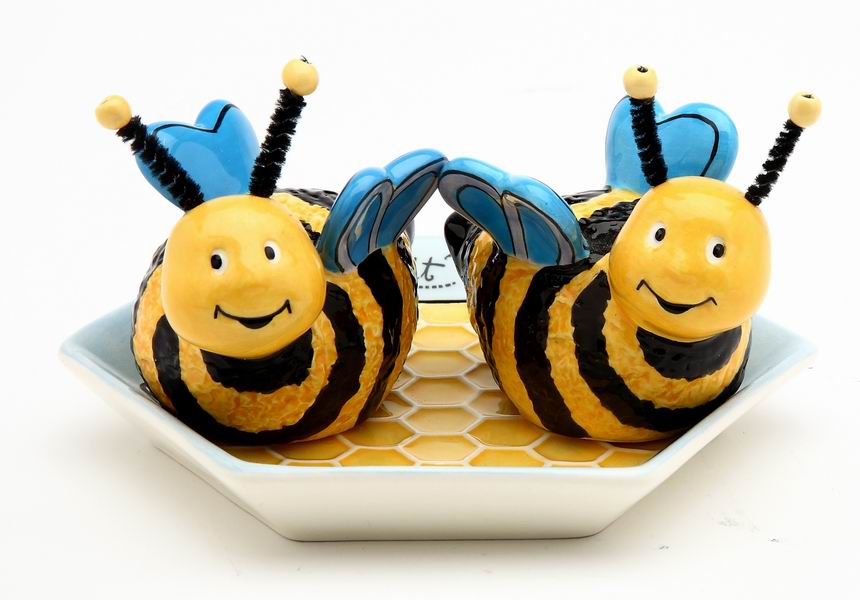 Bee Hive Salt & Pepper With Plate ( Set Of 3 ) - kevinsgiftshoppe