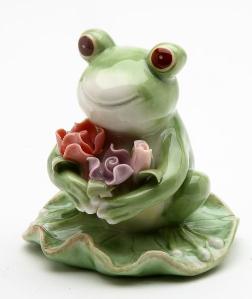 Frog With Flowers - kevinsgiftshoppe