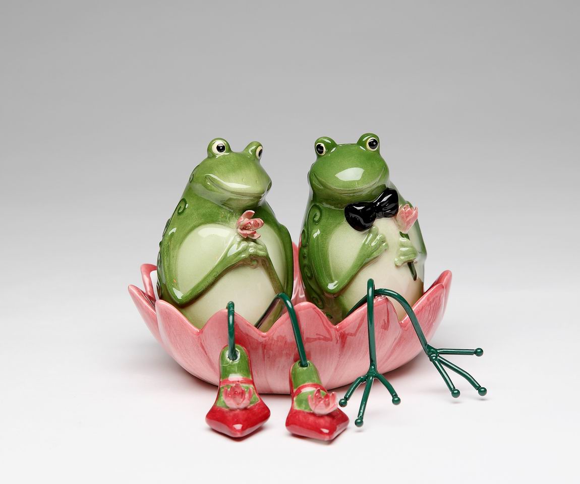 Set Of 3 Frogs Salt & Pepper - kevinsgiftshoppe