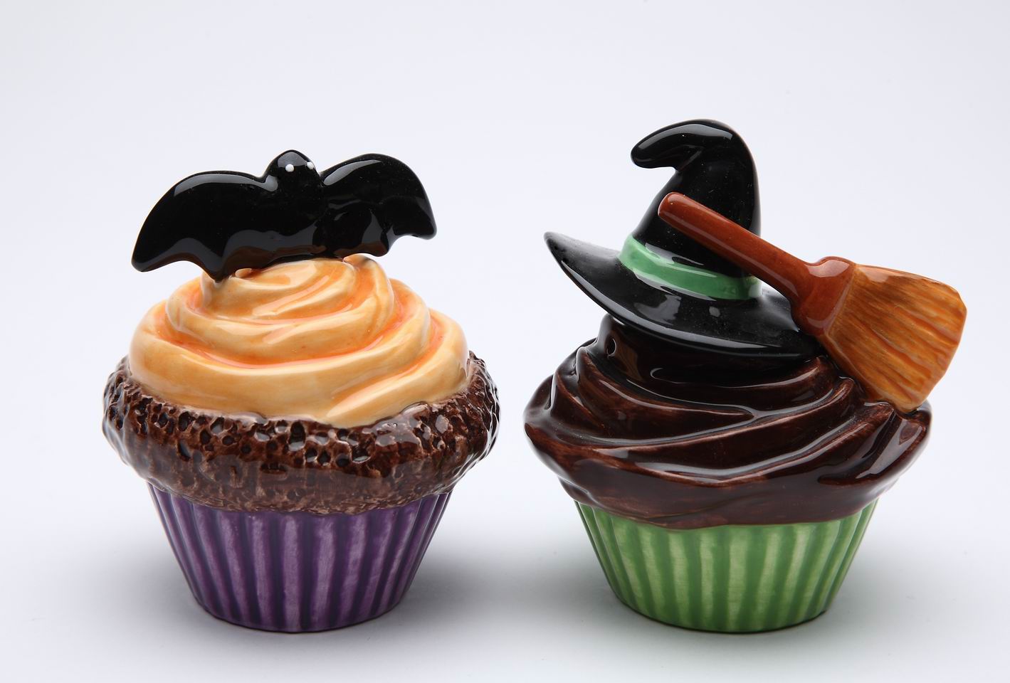 Ceramic Halloween Decor Bat & Witch Hat Cupcake Salt & Pepper, Home Décor, Gift for Her, Mom, Kitchen Décor, Fall Décor, Halloween Décor