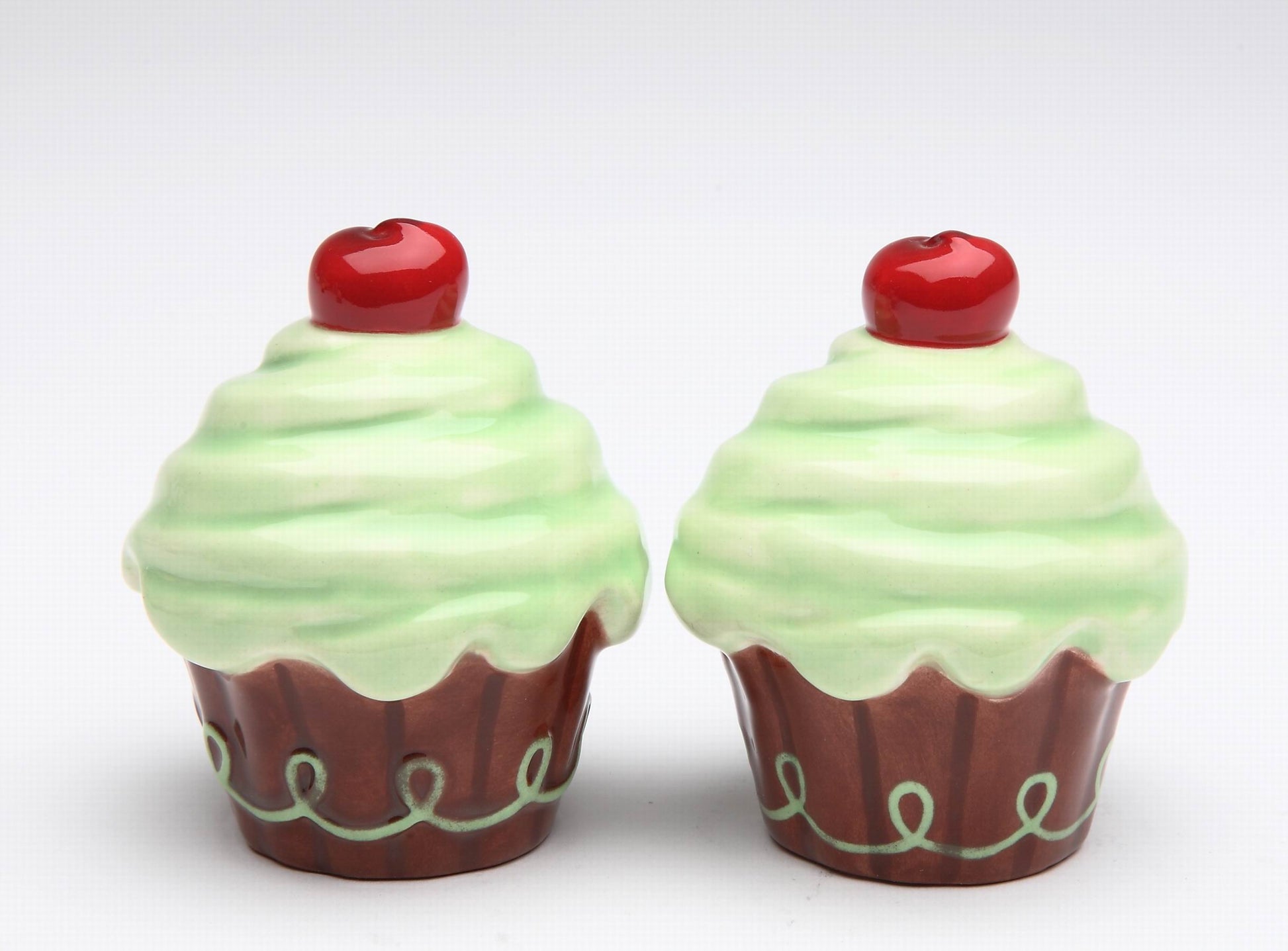 Life Is Sweet - Green Cupcake Salt & Pepper - kevinsgiftshoppe