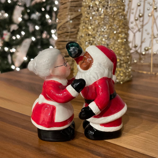 Ceramic Christmas Decor Interracial Santa and Mrs. Claus Salt and Pepper Shakers10725BW, Home Décor, Gift for Her, Gift for Mom, Kitchen Décor kit