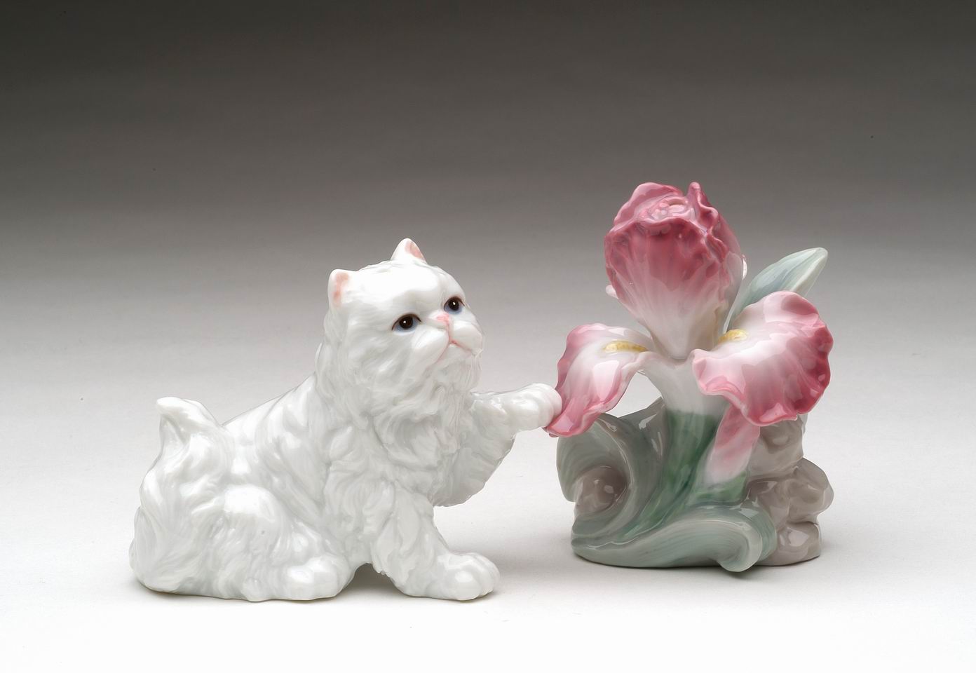 Persian Cat and Iris Flower Salt & Pepper - kevinsgiftshoppe