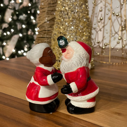 Ceramic Interracial Santa Claus and Mrs. Claus Salt and Pepper Shakers, Gift for Her, Gift for Mom, Kitchen Décor, Christmas Décor